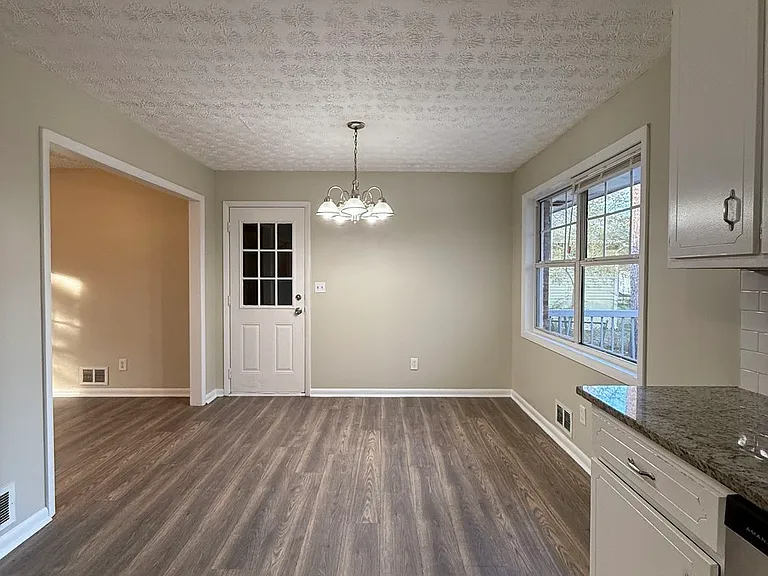 7016 Adel Ln — Photo 8