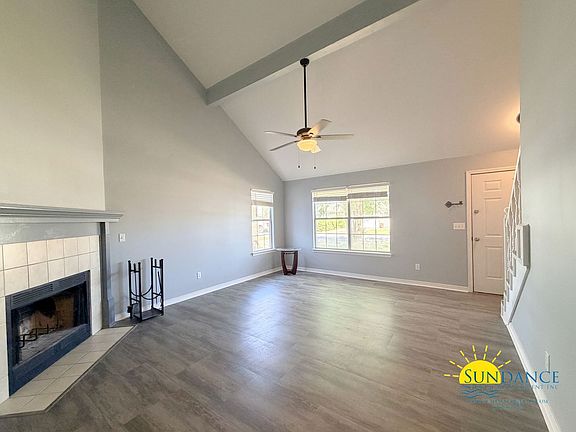 3rd image of 914 Lawton Ct