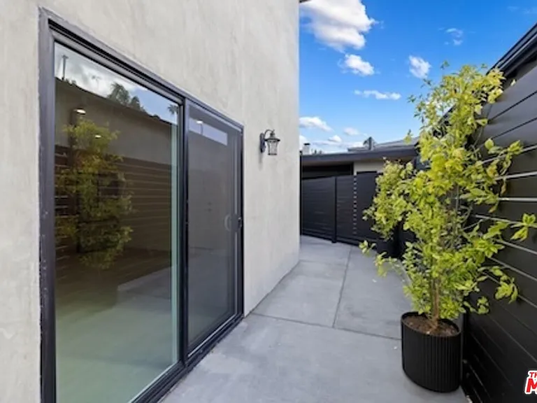 2619 Veteran Ave — Photo 15