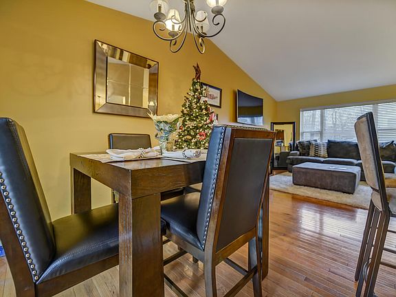 DINING ROOM/ACCESS TO DECK