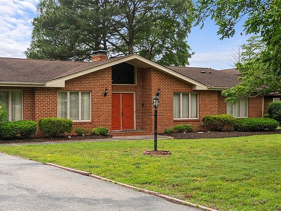 4th image of 5568 York Haven Ln