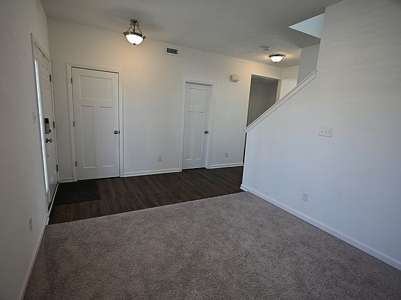 2nd image of 6948 Sablecliff Way