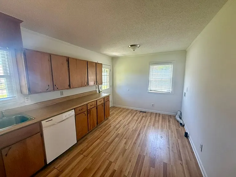 315 E Dameron Ave — Photo 7