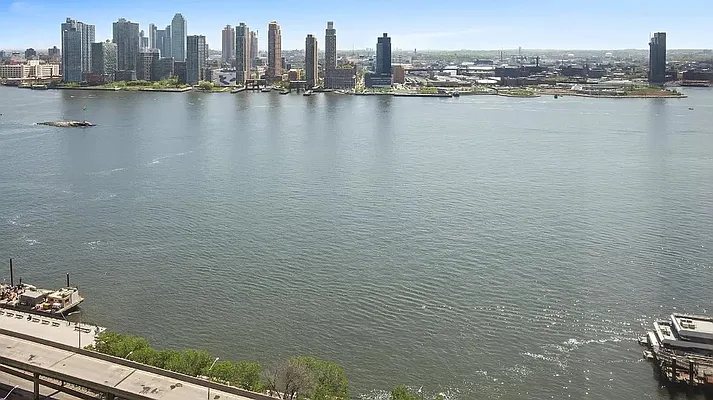 Rented by Akam Sales and Brokerage | media 31