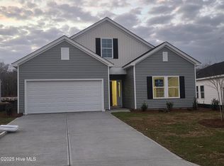 821 Schoolfield Dr, Sneads Ferry, NC 28460
