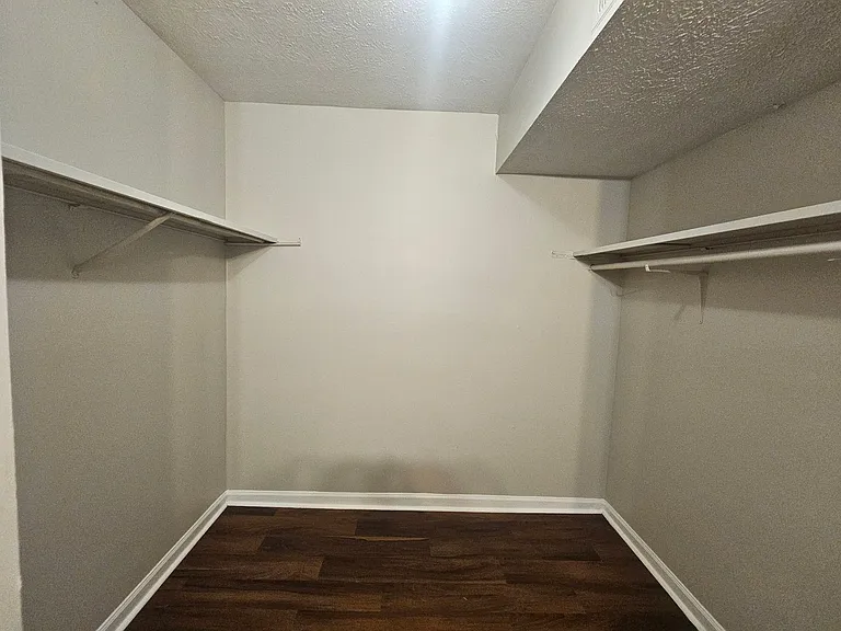 1402 Old Manor Rd — Photo 15