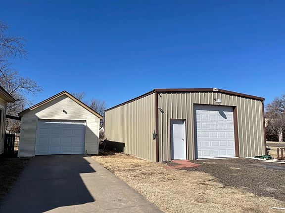 2nd image of 406 Colony Ave