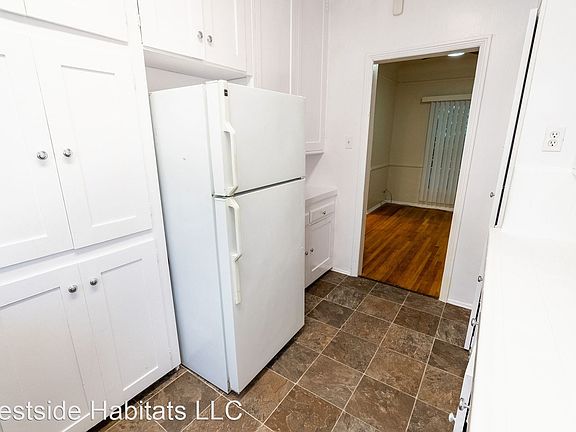 4th image of 147 N Hamilton Dr #10401178