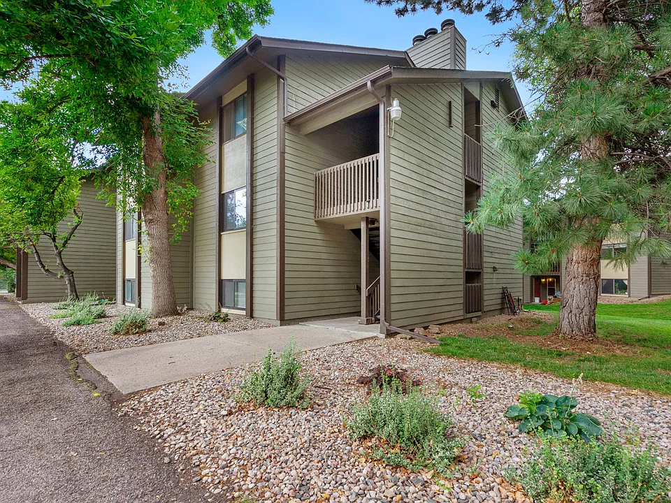 925 Columbia Rd #114