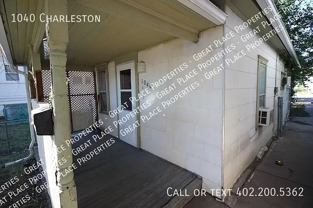 1040 Charleston St — Photo 4