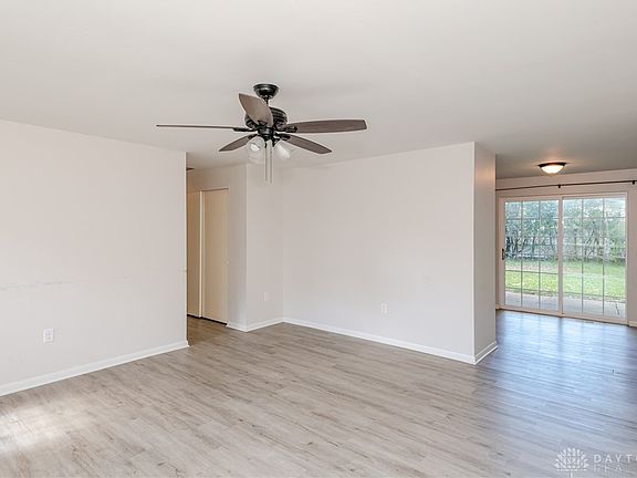 5th image of 425 Avon Oak Ct