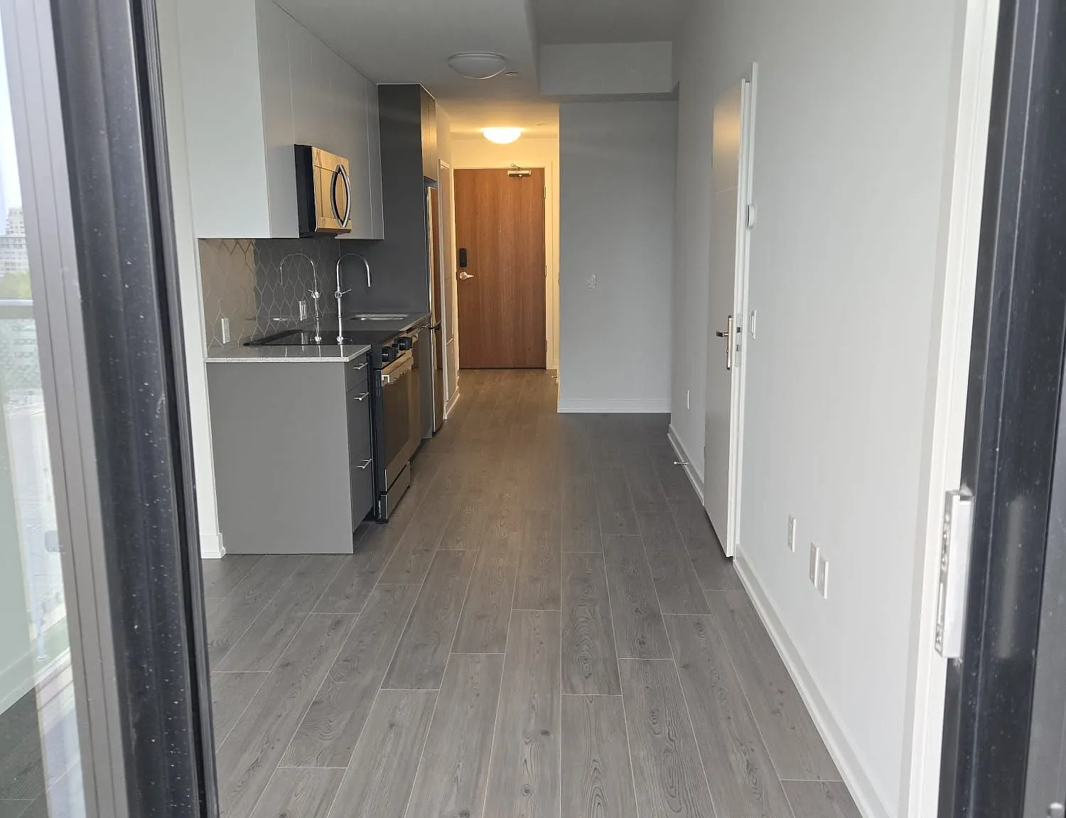 Tek Condos — Photo 2