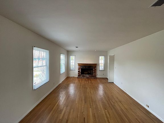 entry/living room