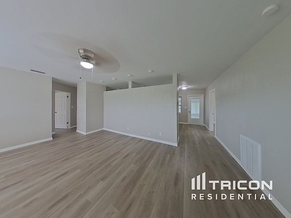 2nd image of 833 43rd Ave NE