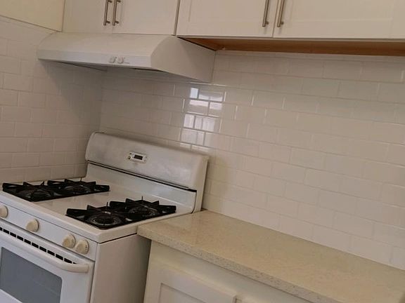 4th image of 4365 Elm Ave #4