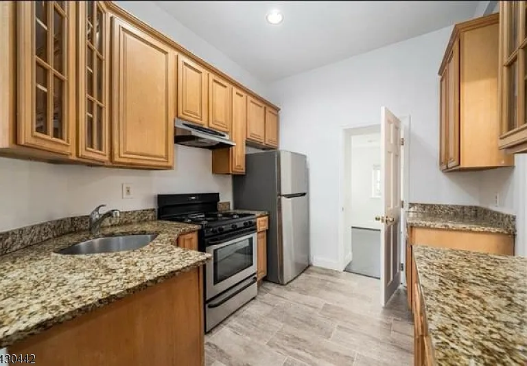 75 Palisade Ave — Photo 3