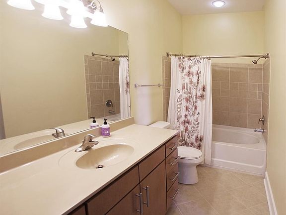 Spacious Bathroom