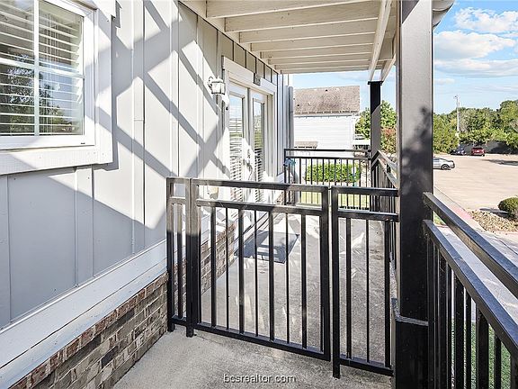 4th image of 1725 Harvey Mitchell Pkwy S APT 638