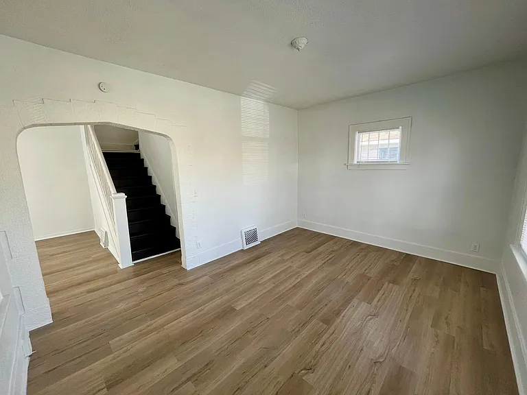 425 Birdsell St — Photo 7