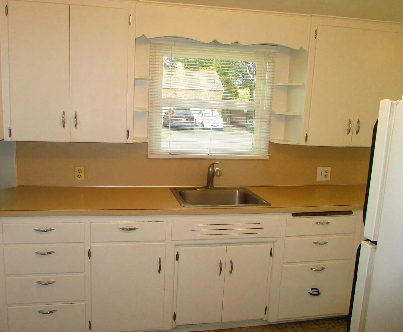 3 Bedrooms | 1 Bath | 1,000 sq ft | $2,295.00 per month | Available 11/13/26 — Photo 4