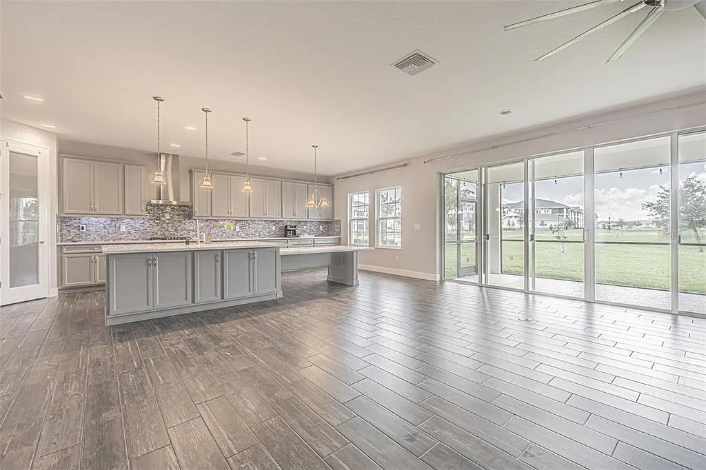 5 bed, 4.0 bath, 3615 sqft, $3,995 — Photo 4