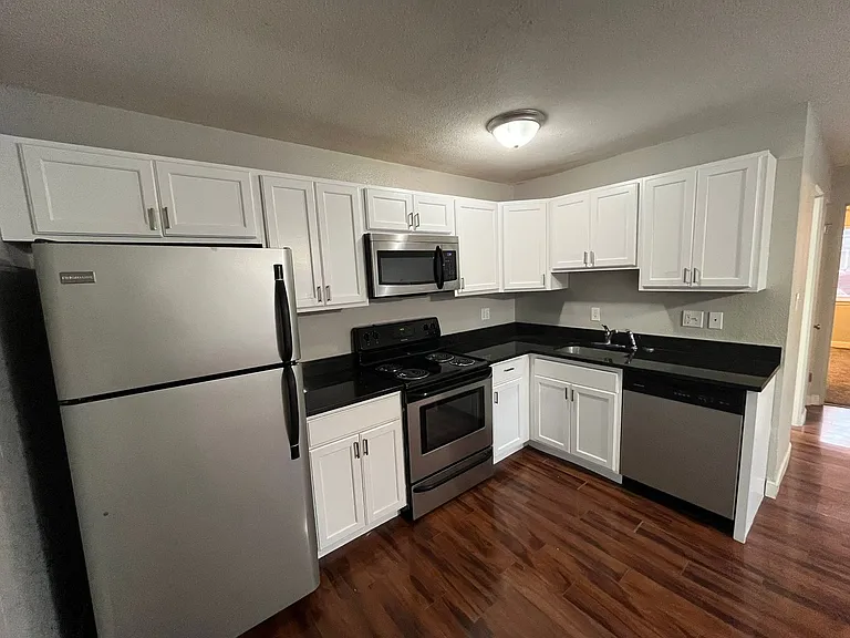 518 Hillsboro Ave — Photo 8