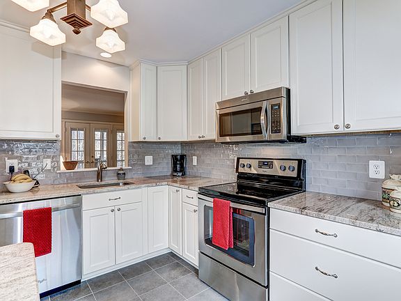 Remodeled w/ ceramic tile