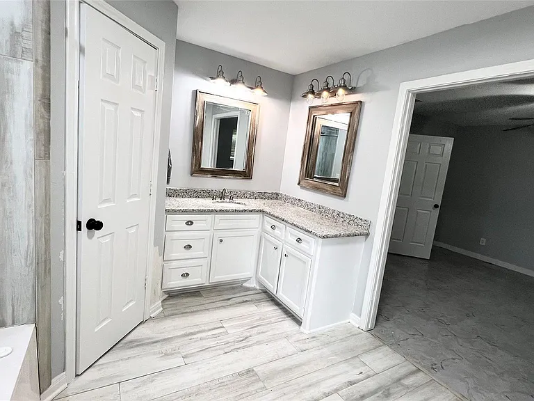 803 Glen Hollow Dr — Photo 11