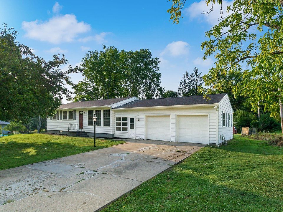 1st image of 2390 Rainbow Dr