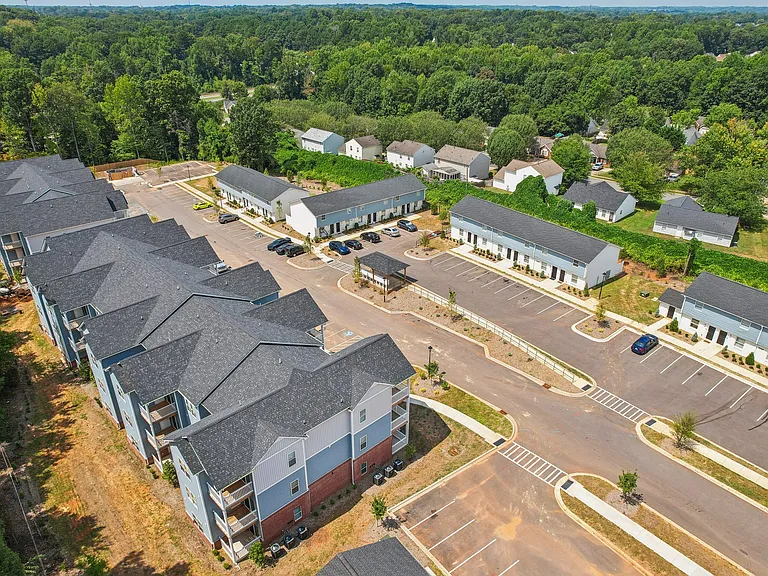 Oak Tree Apartments & Townhomes — Photo 5