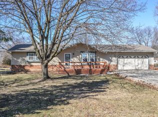 9220 Bernice Dr, Pinckney, MI