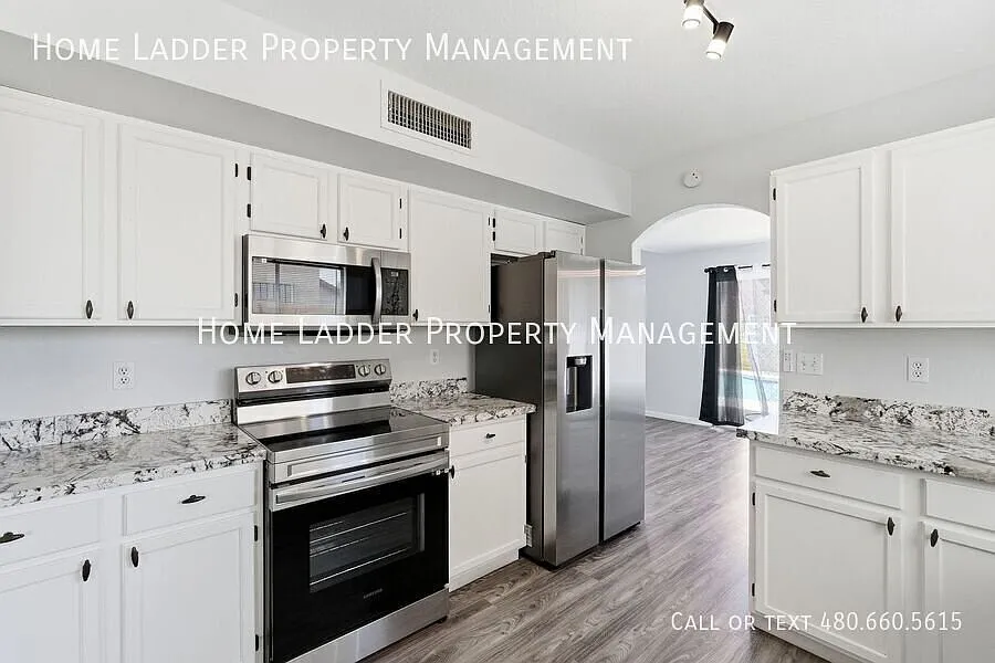 Beautifully maintained 3-bedroom, 2.5-bath home with no HOA! — Photo 2
