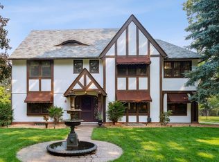 2225 Summit Ave, Saint Paul, MN 55105