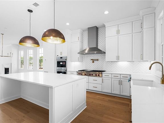 4th image of 400 Mayfair Ct