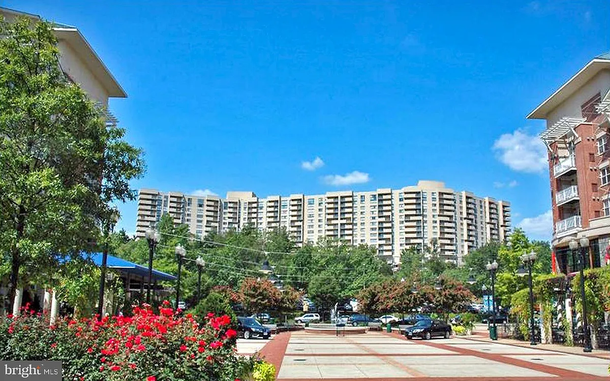 Building Photo - 1101 S Arlington Ridge Rd #704