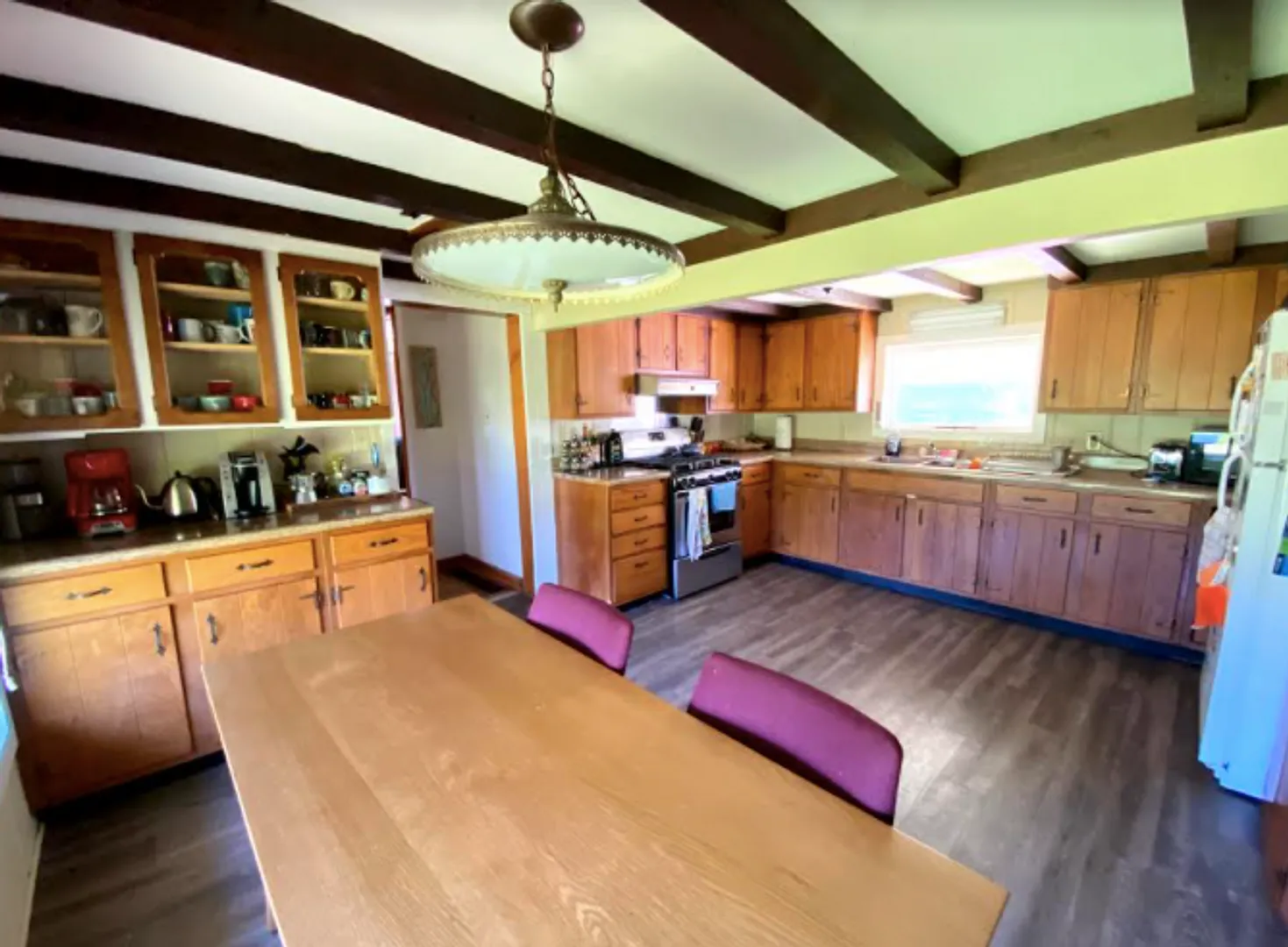 "The CABIN," 3 bed, 1 bath home with huge yard! — Photo 4