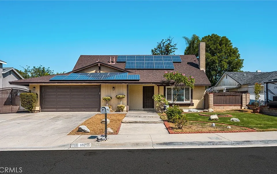1129 Iris Cir