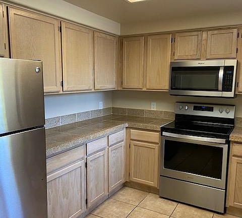Kitchen grantie counter tops and stainless steel appliances