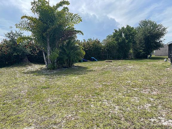 5th image of 1772 SE Burgundy Ln