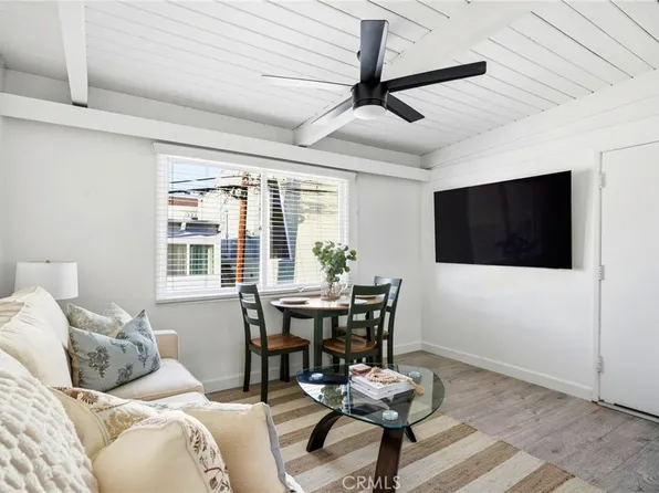 121 Rosecrans Ave APT C, Manhattan Beach, CA 90266
