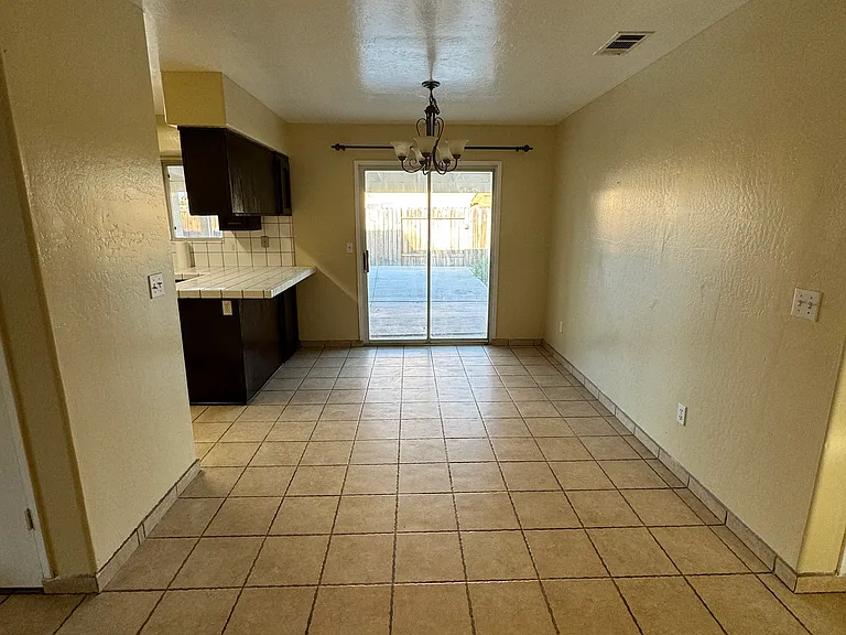 1409 Kirkwood Ave — Photo 14
