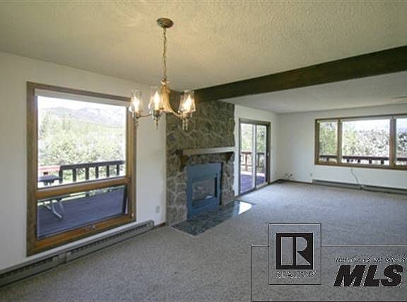 3rd image of 867 Deerfoot Ave