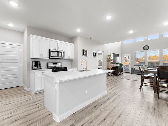 2nd image of 143 Mandarin St