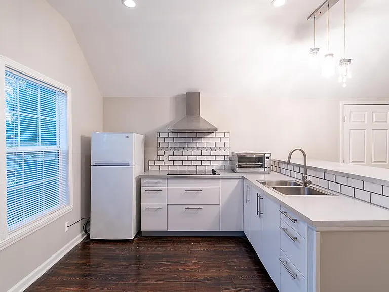 1550 Olympian Cir SW #3 — Photo 3