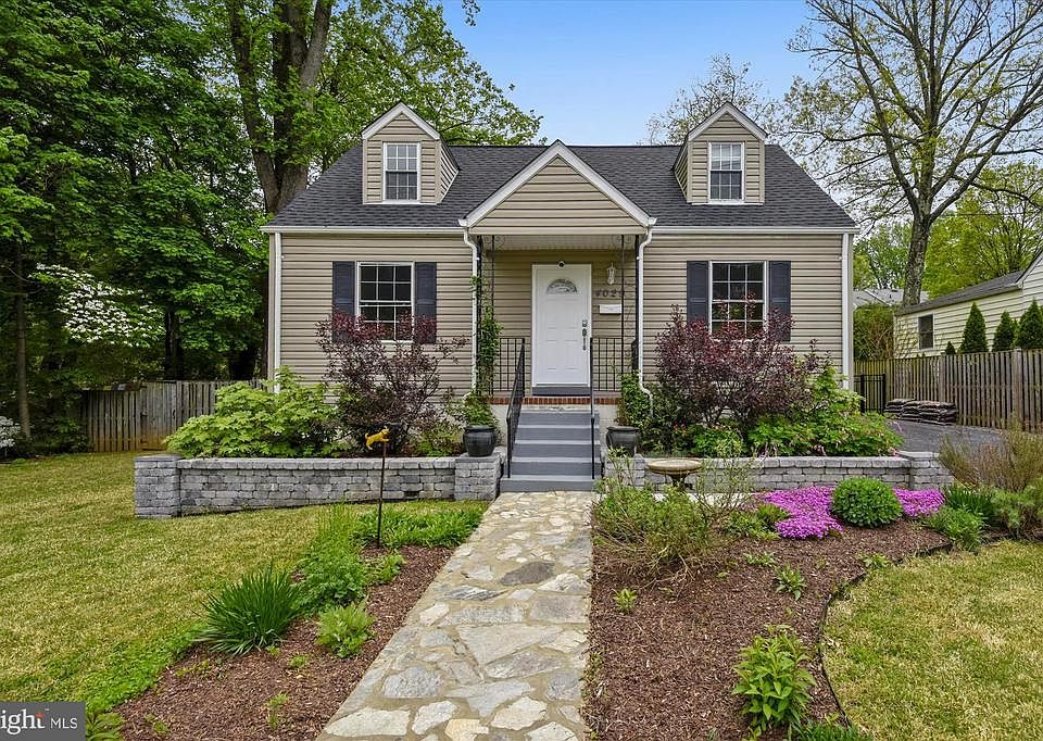 1st image of 4029 Woodland Dr