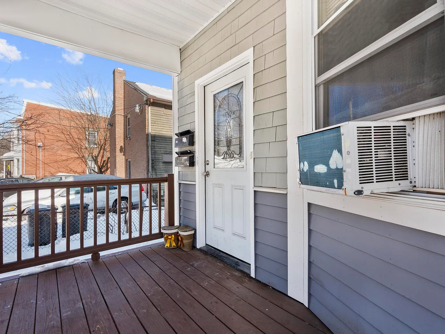 3 bed, 1100 sqft, $2,100 — Photo 3