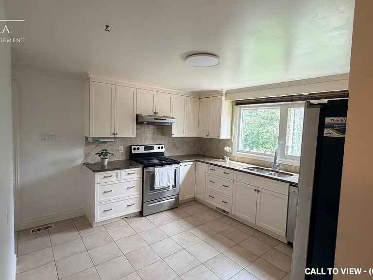 98 Canter Blvd — Photo 2