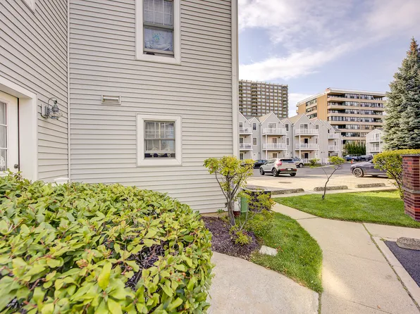 168-03 Powells Cove Boulevard image 5 of 48