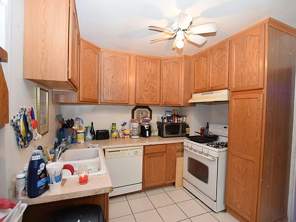 4th image of 403 E Greenview Ave