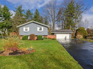 13 Bright Oaks Cir, Rochester, NY 14624